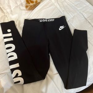 Black Nike leggings